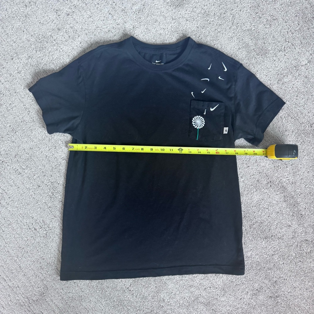 2/$20 Nike Dandelion Swoosh Graphic Pocket Tee – Black – Size S - Picture 8 of 9